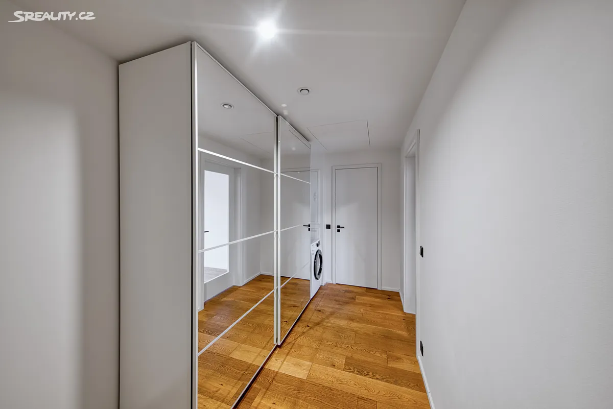 Pronájem bytu 2+kk 61 m² – pohled 3