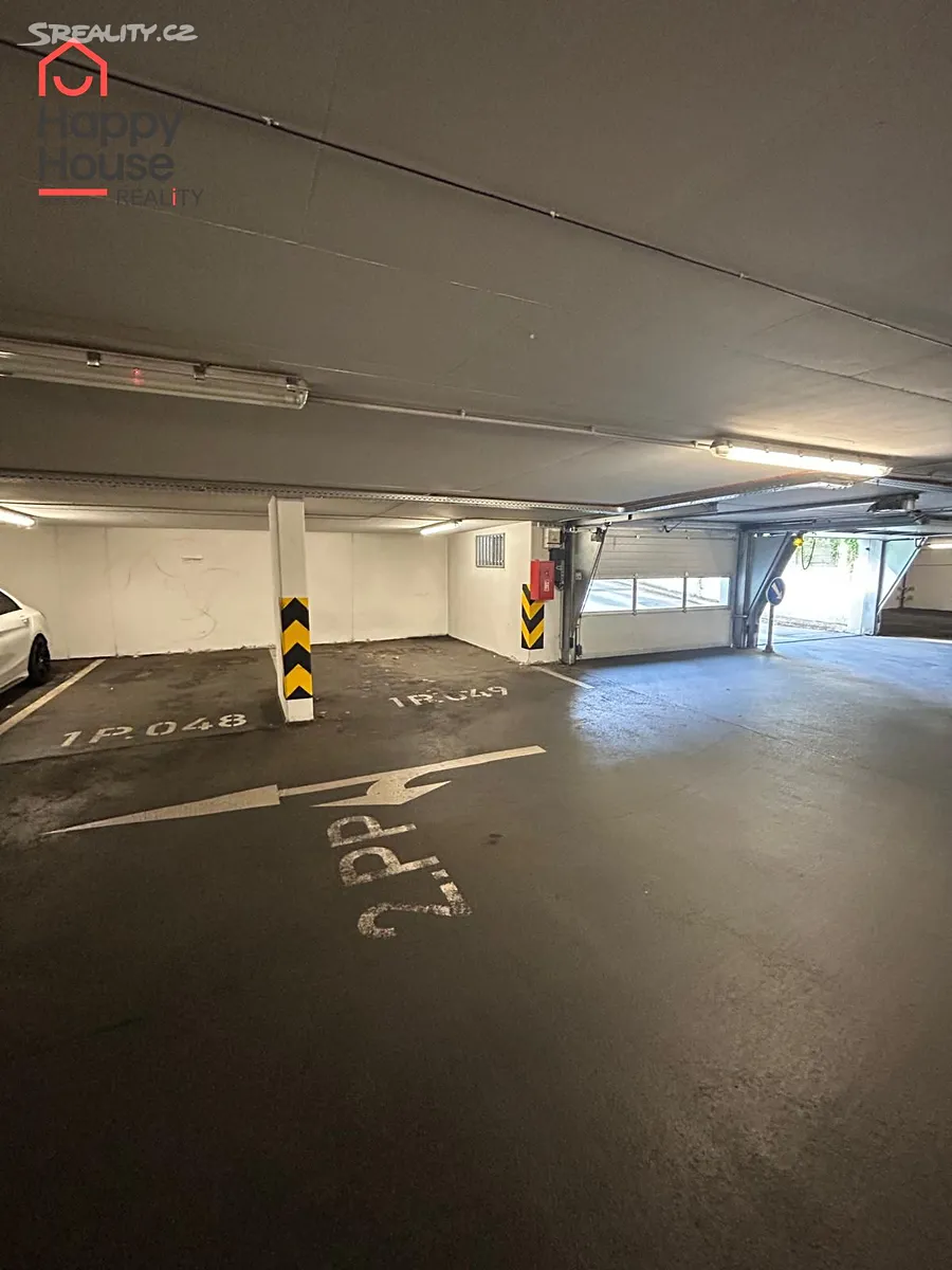 Pronájem garážového stání 12 m² – pohled 3