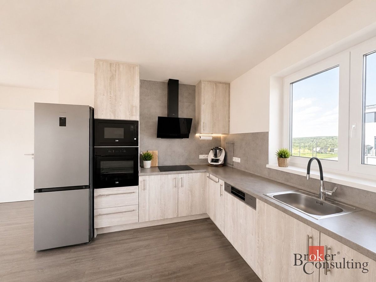 Prodej rodinného domu 240 m², pozemek 652 m² – fotografie 3