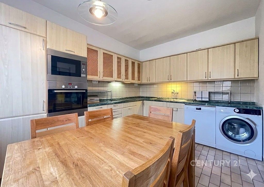 Pronájem bytu 4+kk 83 m²