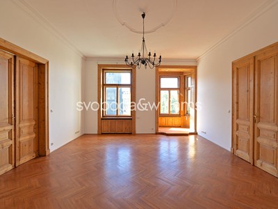 Pronájem bytu 6 pokojů a více 250 m²
