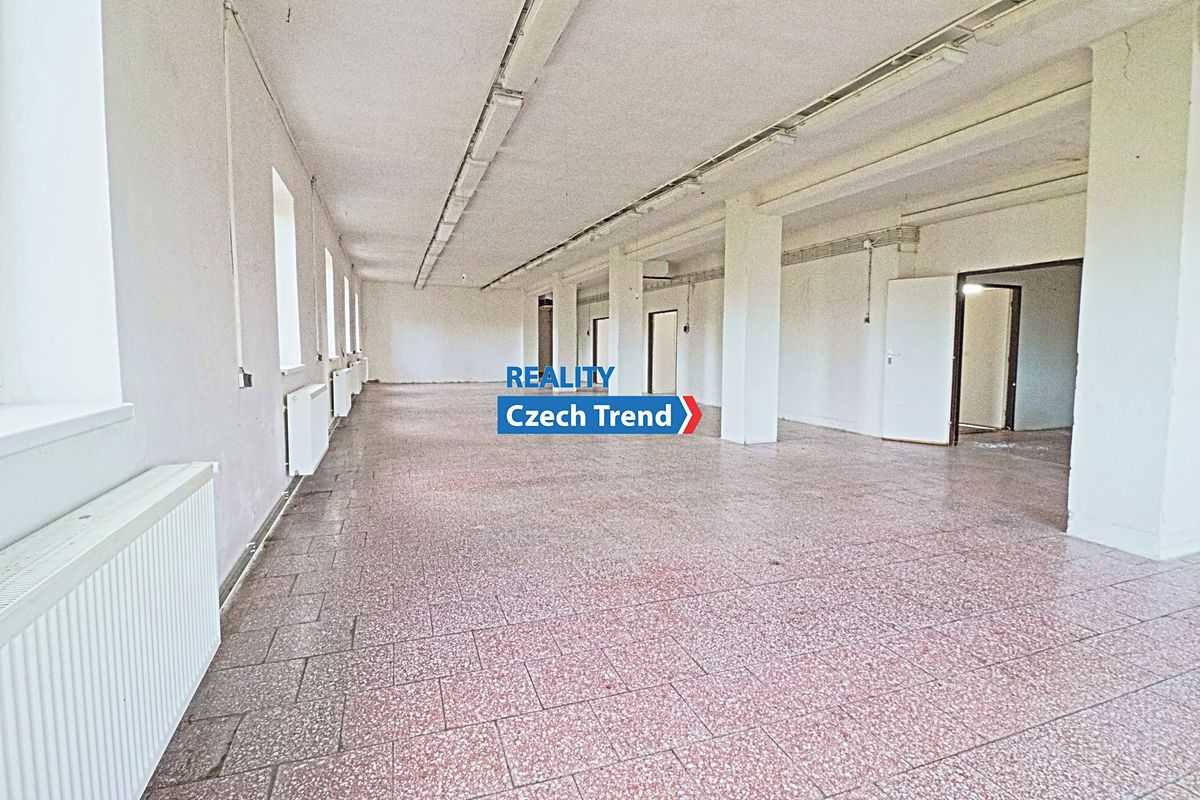 Pronájem skladového prostoru 301 m² – fotografie 3