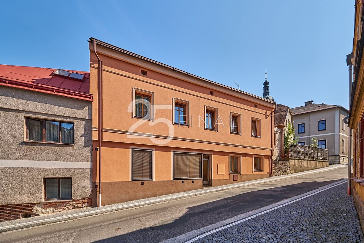 Prodej rodinného domu 199 m², pozemek 215 m² – fotografie 2
