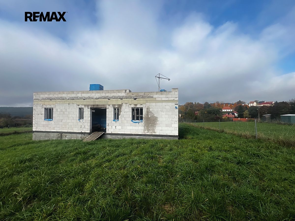 Prodej rodinného domu 210 m², pozemek 1311 m² – fotografie 3