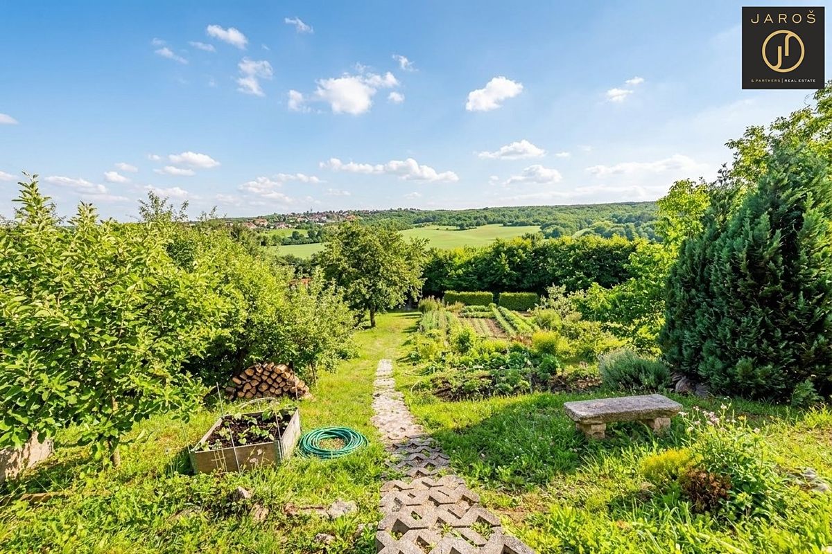 Prodej zahrady 732 m², Brandýsek – fotka 1 z 3