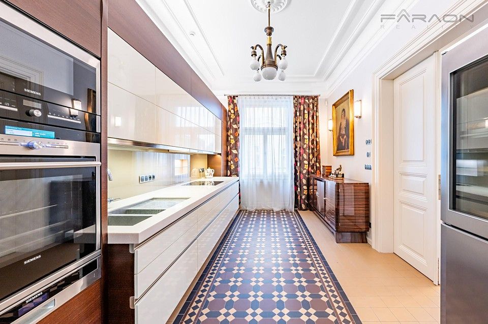 Pronájem bytu 4+1 184 m²