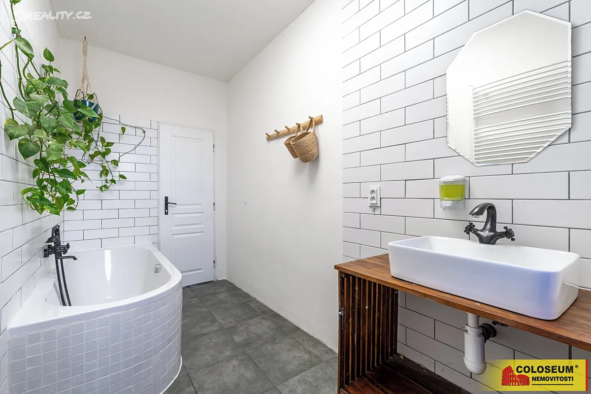Prodej vily 298 m², pozemek 1145 m² – pohled 4