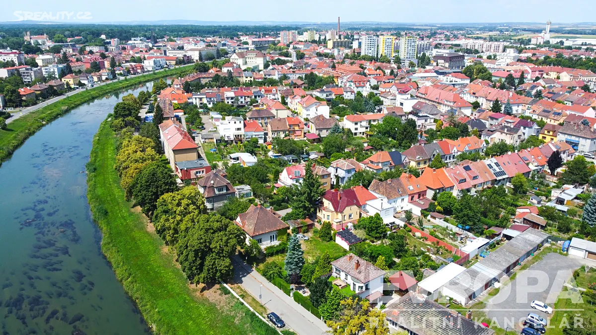 Prodej rodinného domu 300 m², pozemek 826 m² – další