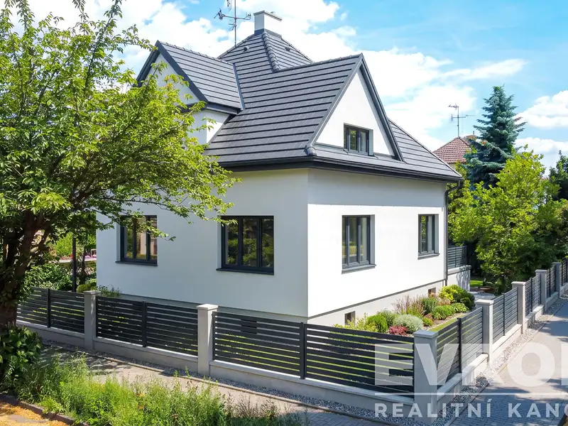 Prodej rodinného domu 300 m², pozemek 826 m², Břeclav – náhled fotky 2