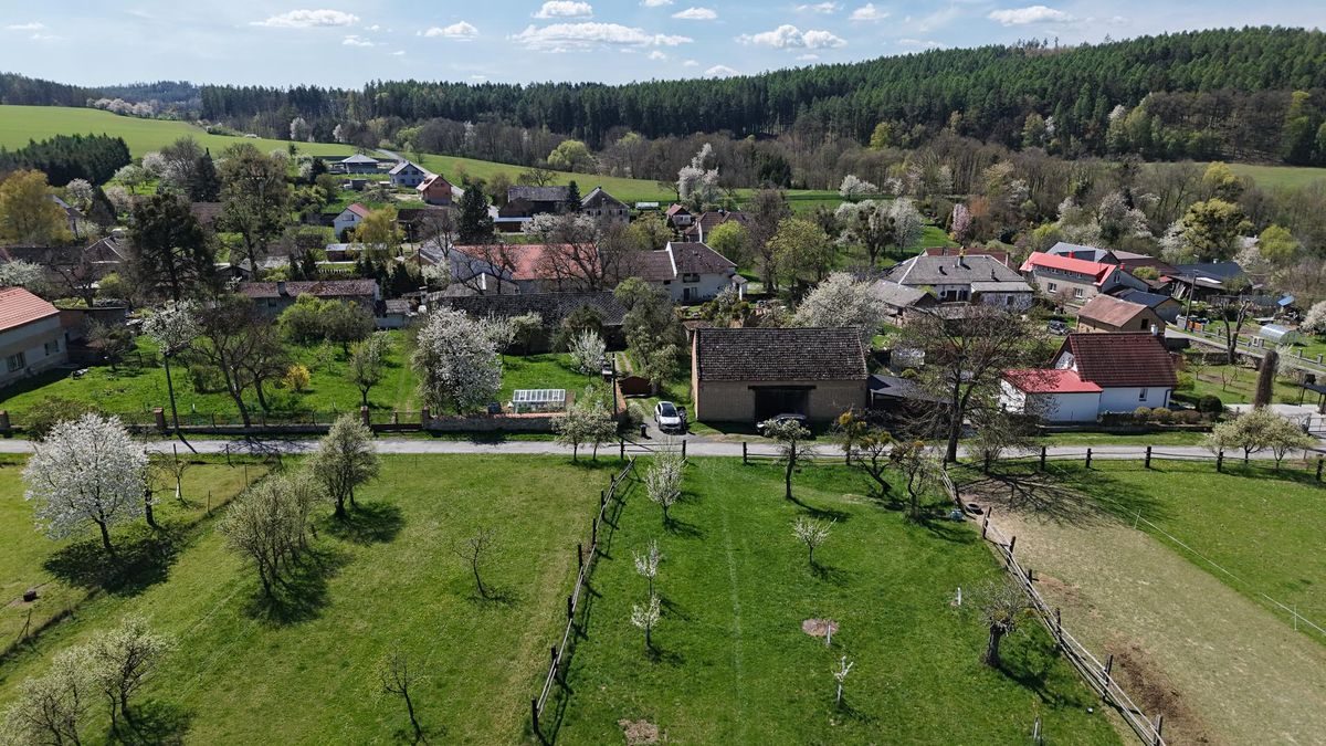 Prodej stavebního pozemku 3974 m² – fotografie 2