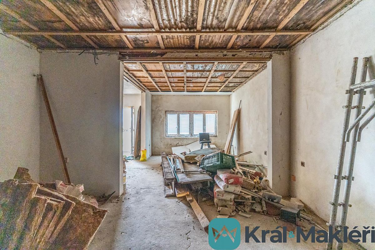 Prodej rodinného domu 203 m², pozemek 265 m² – fotografie 2