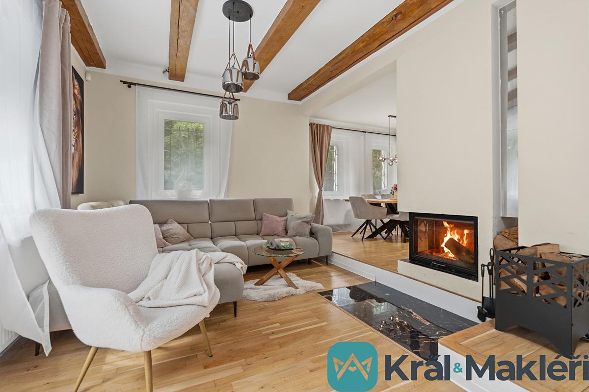 Prodej rodinného domu 265 m², pozemek 1373 m² – fotografie 5