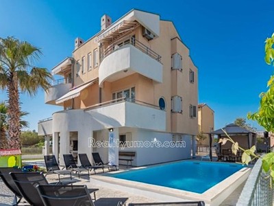 Prodej  rodinného domu 270 m², pozemek 308 m²