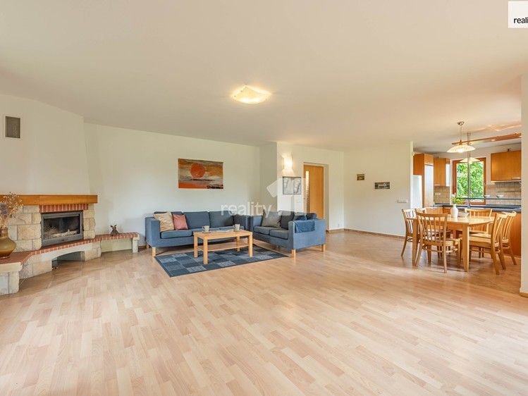 Haus zum Kauf, 200 m² (2 von 65)