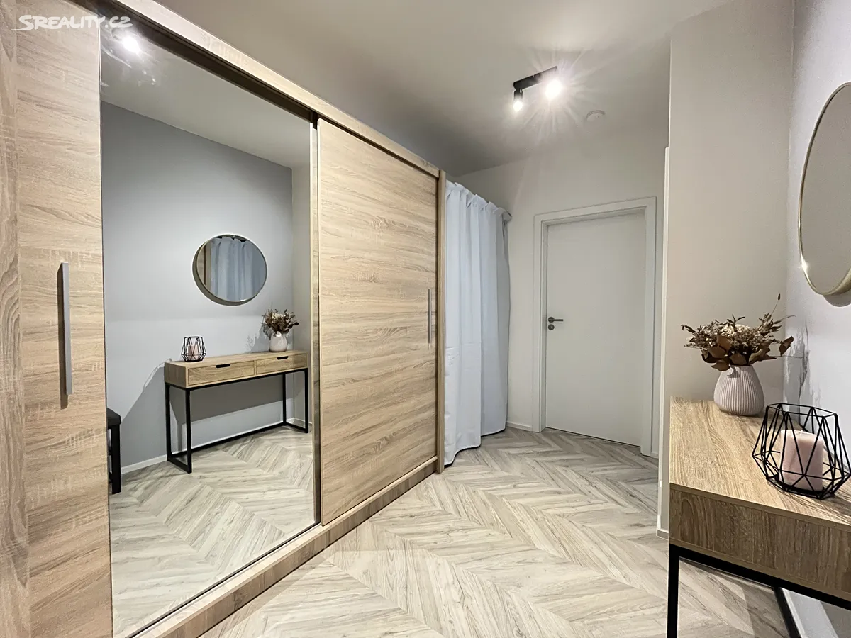 Pronájem bytu 1+kk 32 m² – pohled 4