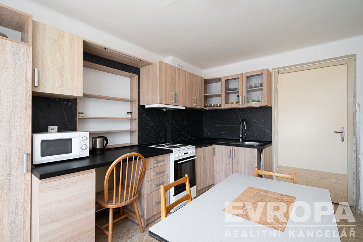 Prodej rodinného domu 186 m², pozemek 1260 m² – fotografie 2