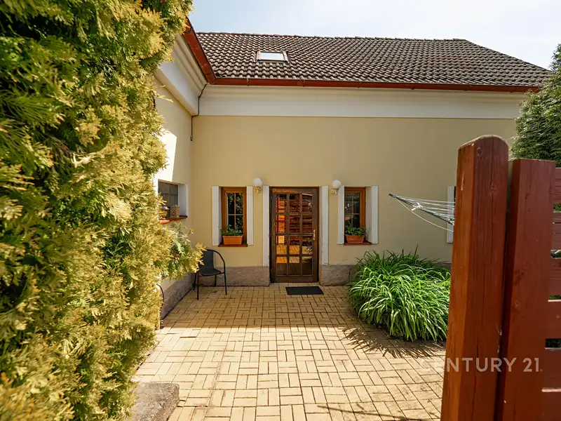 Prodej rodinného domu 155 m², pozemek 1723 m², Jesenice – náhled fotky 2