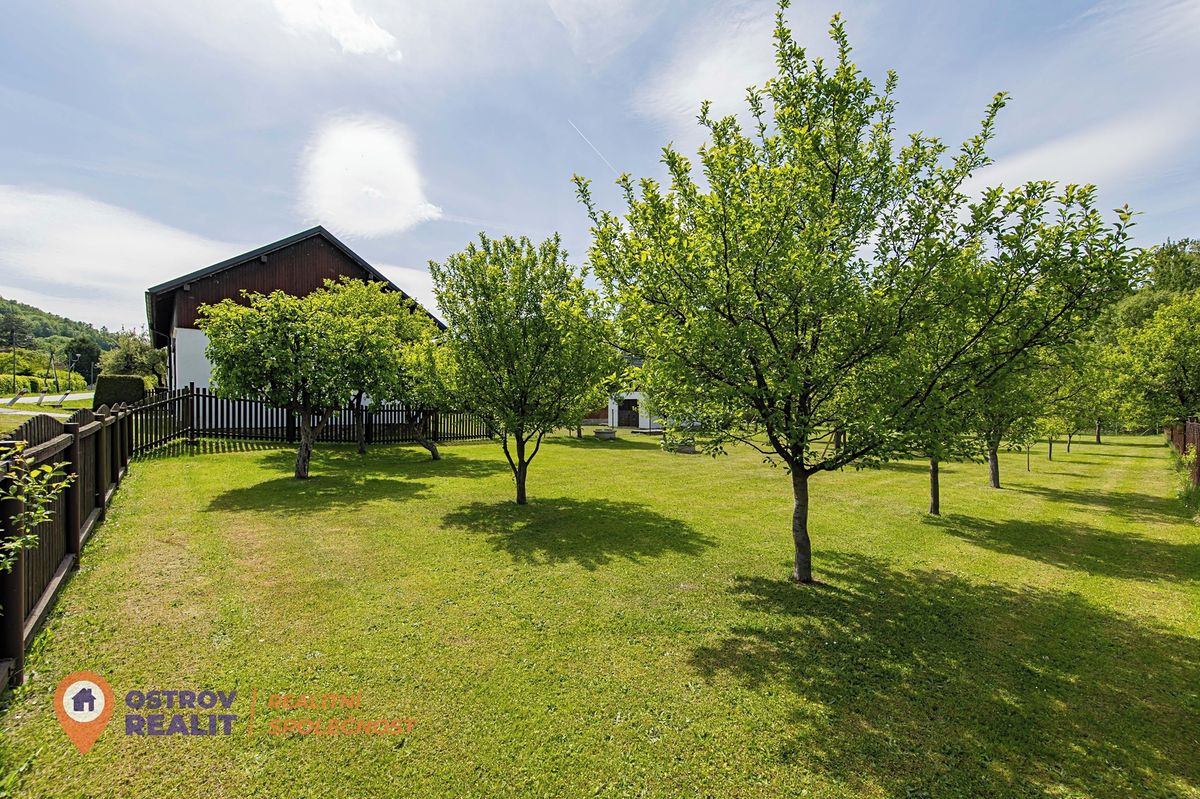 Prodej stavebního pozemku 1432 m² – fotografie 2