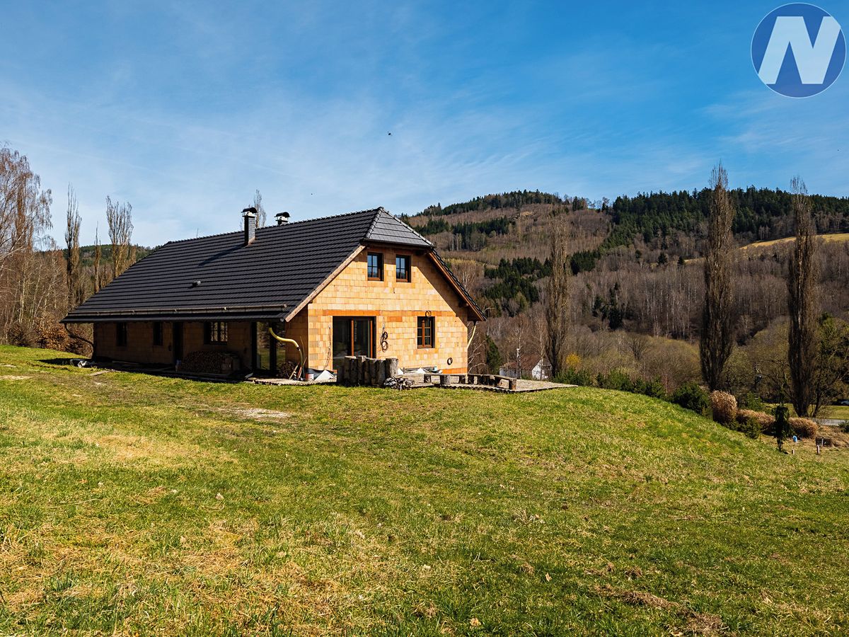 Prodej rodinného domu 440 m², pozemek 21082 m² – fotografie 2