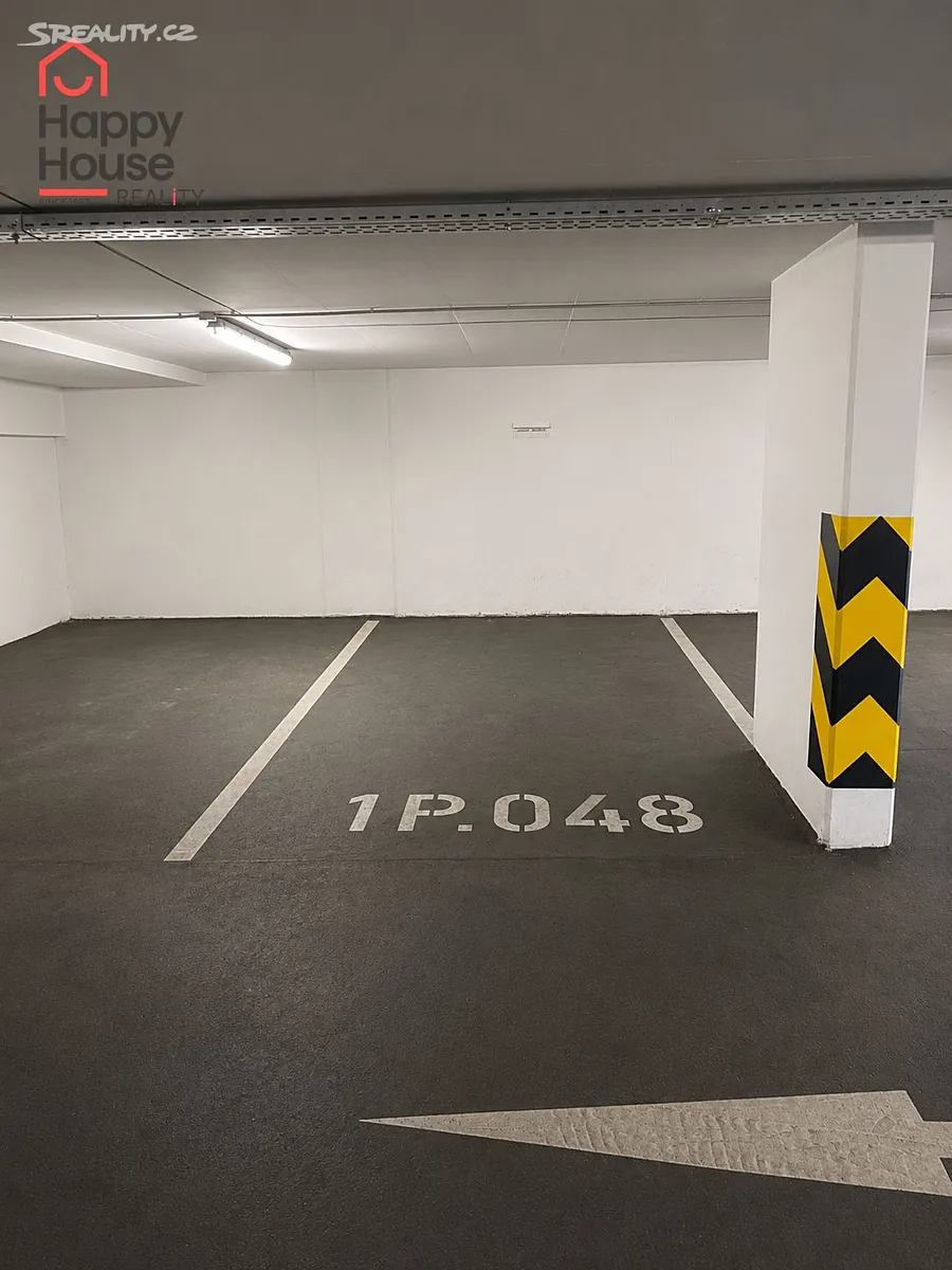 Pronájem garážového stání 12 m² – pohled 2
