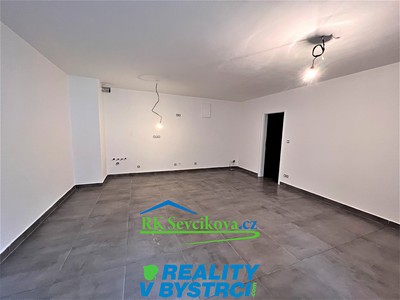 Pronájem obchodního prostoru 32 m²