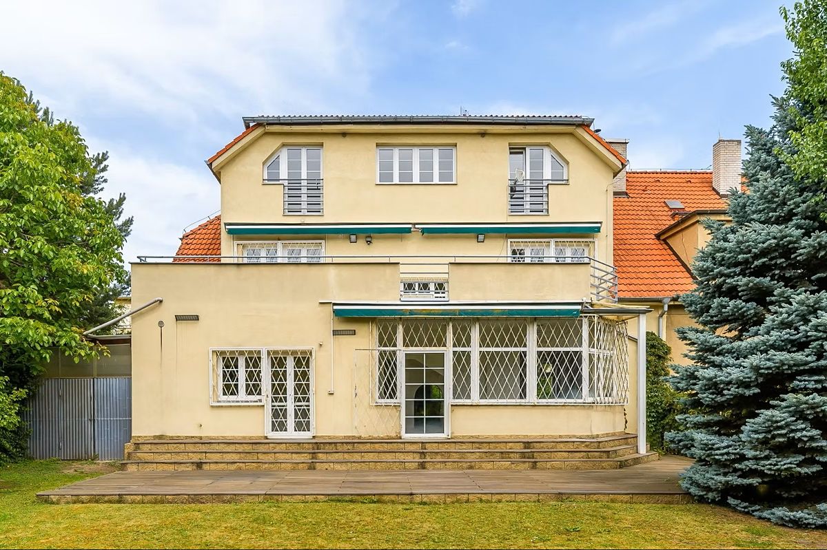Pronájem rodinného domu 505 m², pozemek 540 m²