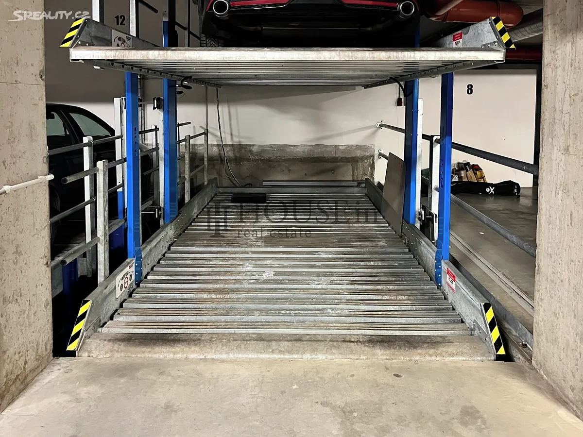 Pronájem garážového stání 12 m², Na vysoké I