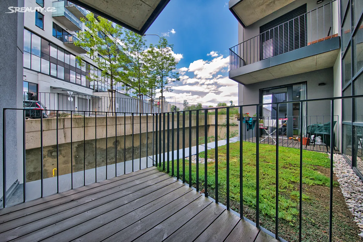 Pronájem bytu 2+kk 61 m² – pohled 6