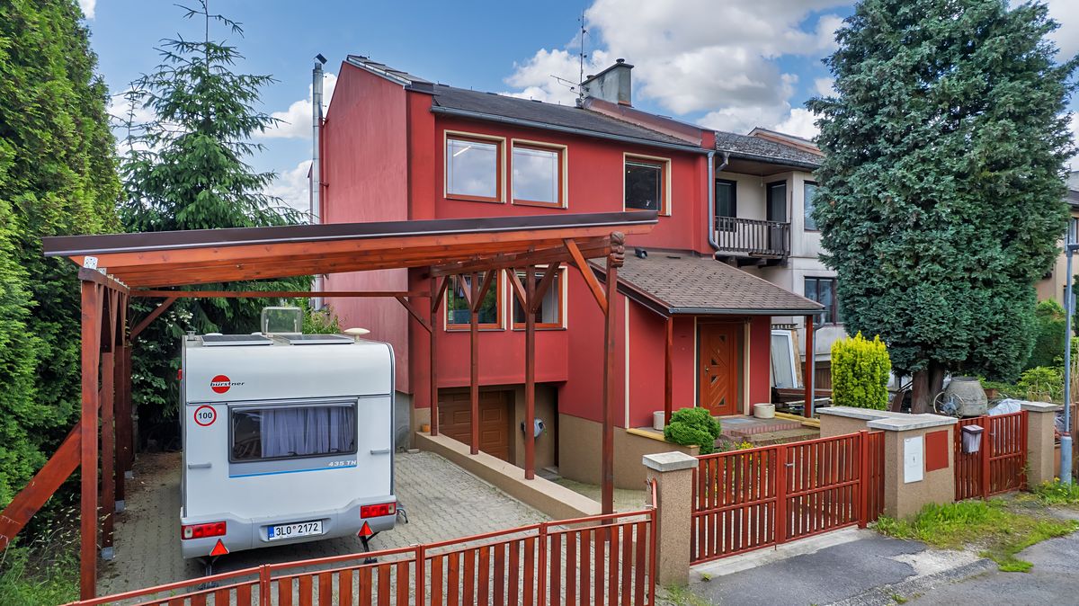 Prodej rodinného domu 140 m², pozemek 295 m² – fotografie 2