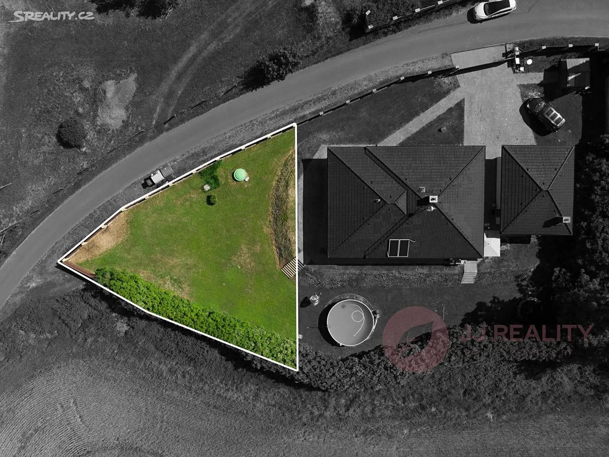Prodej stavebního pozemku 440 m² – pohled 2