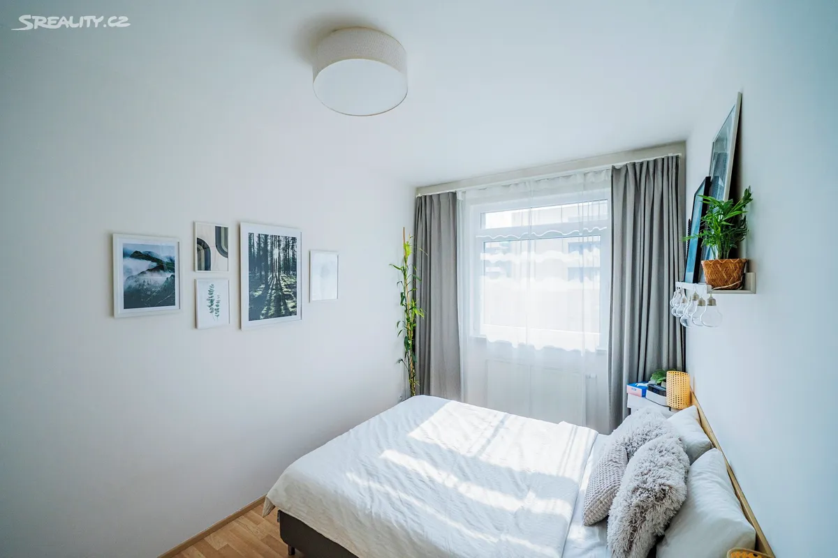 Pronájem bytu 2+kk 46 m² – pohled 3