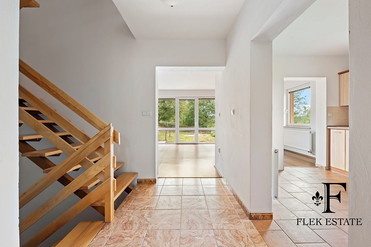 Prodej rodinného domu 180 m², pozemek 1666 m² – fotografie 3