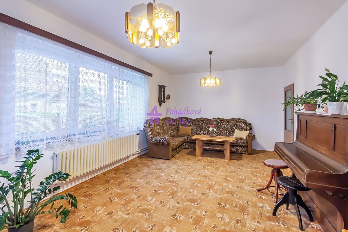 Prodej rodinného domu 355 m², pozemek 1921 m² – fotografie 2