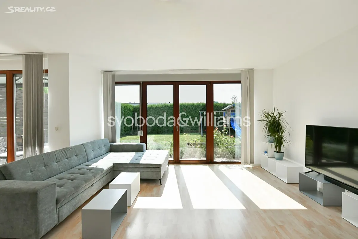Pronájem rodinného domu 259 m², pozemek 424 m² – pohled 2
