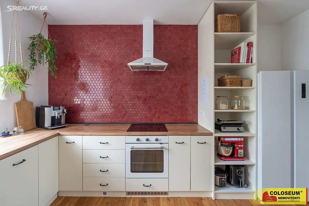 Prodej vily 298 m², pozemek 1145 m² – pohled 5