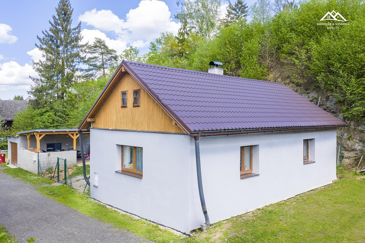 Prodej rodinného domu 88 m², pozemek 917 m² – fotografie 2