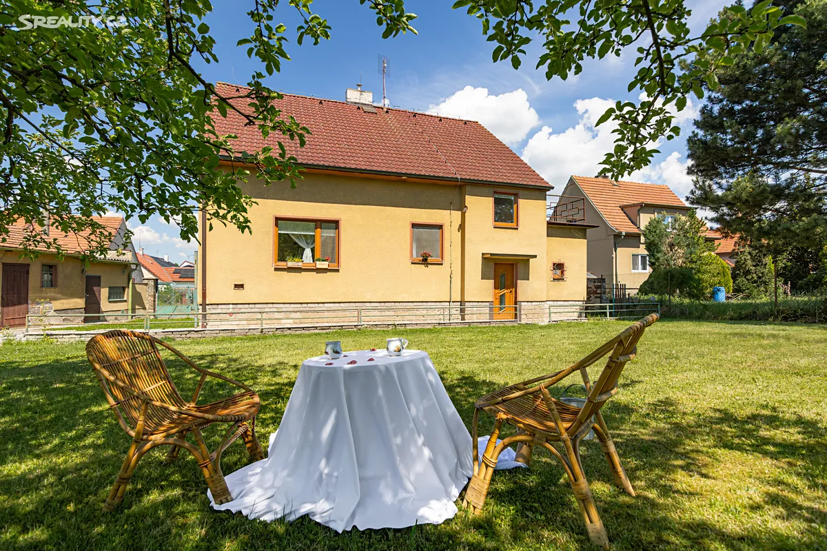 Prodej rodinného domu 330 m², pozemek 1142 m², Lesní