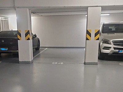 Pronájem garážového stání 18 m²
