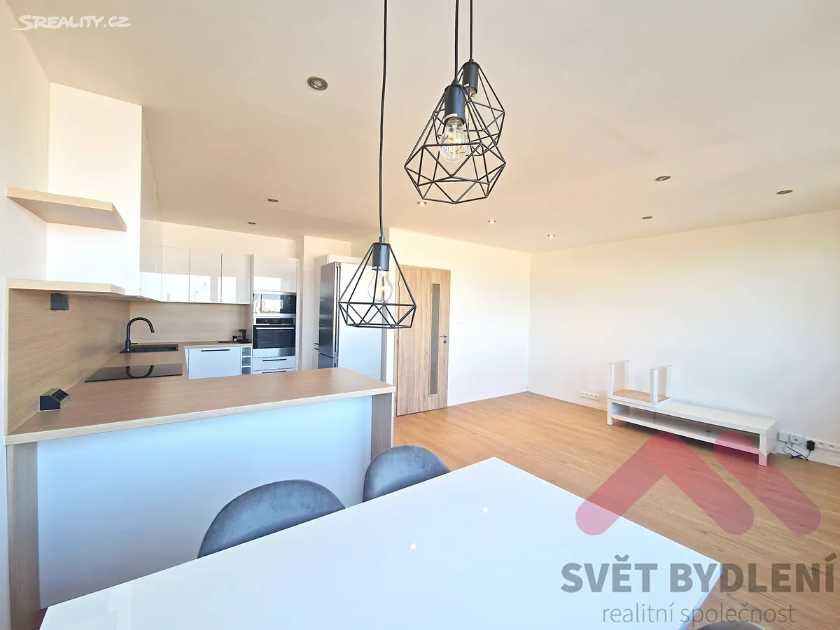 Pronájem bytu 3+kk 73 m² – pohled 3