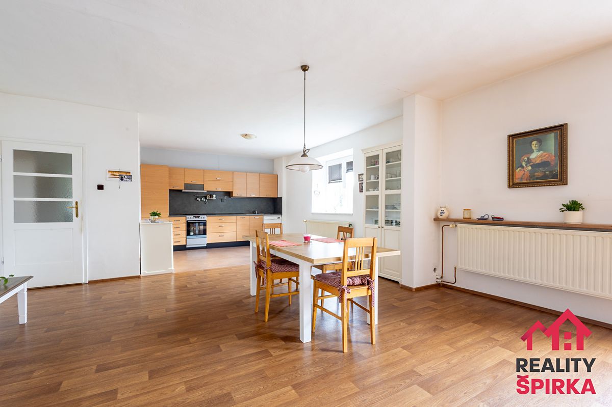 Prodej rodinného domu 154 m², pozemek 360 m² – fotografie 4