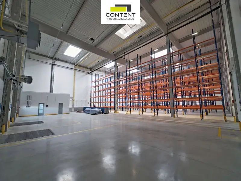 Pronájem skladového prostoru 2662 m², Jičín – náhled fotky 1