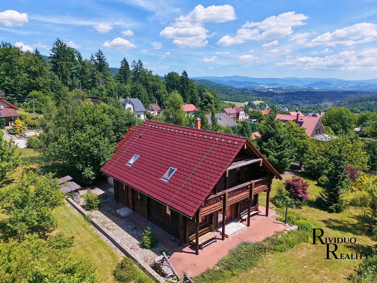 Prodej rodinného domu 240 m², pozemek 2434 m²