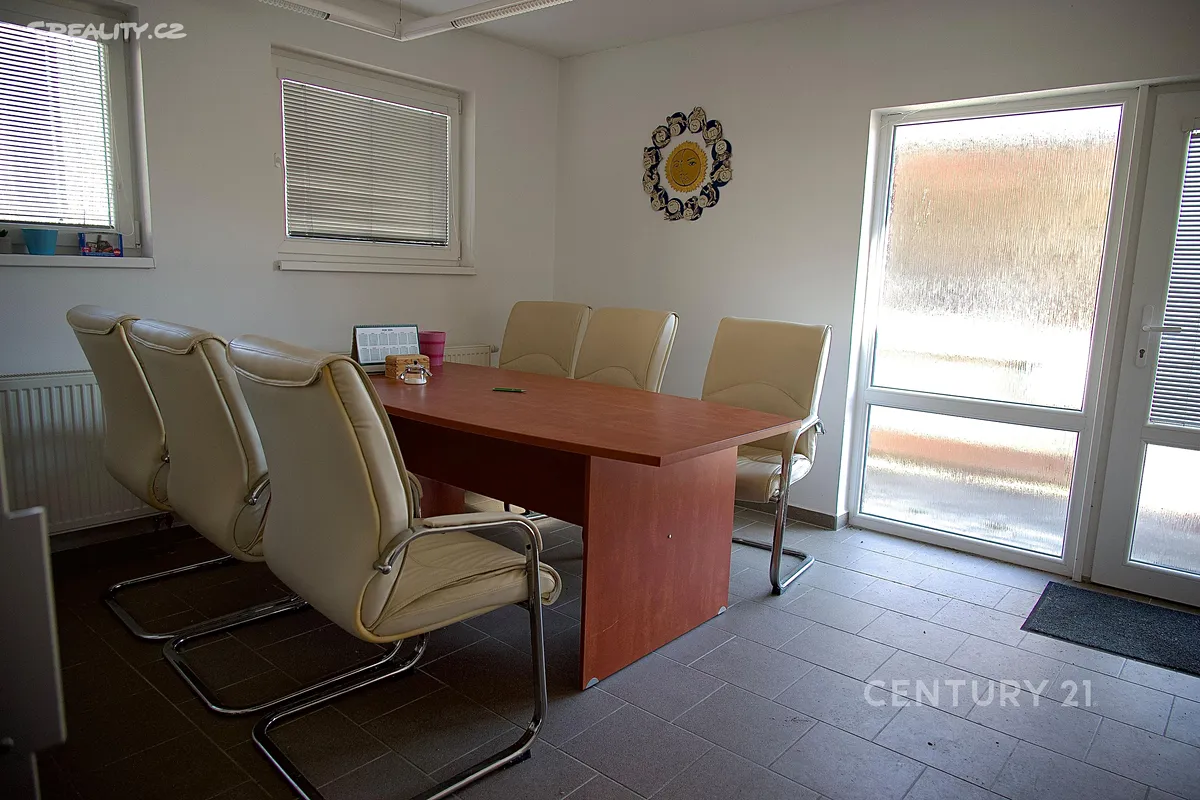 Pronájem komerční nemovitosti 2215 m² – pohled 4