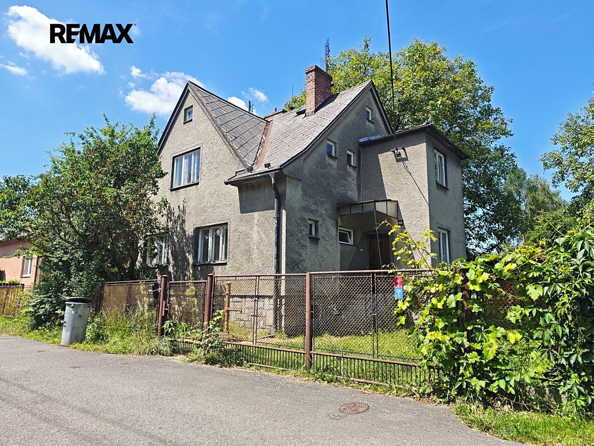Prodej rodinného domu 144 m², pozemek 593 m² – fotografie 2