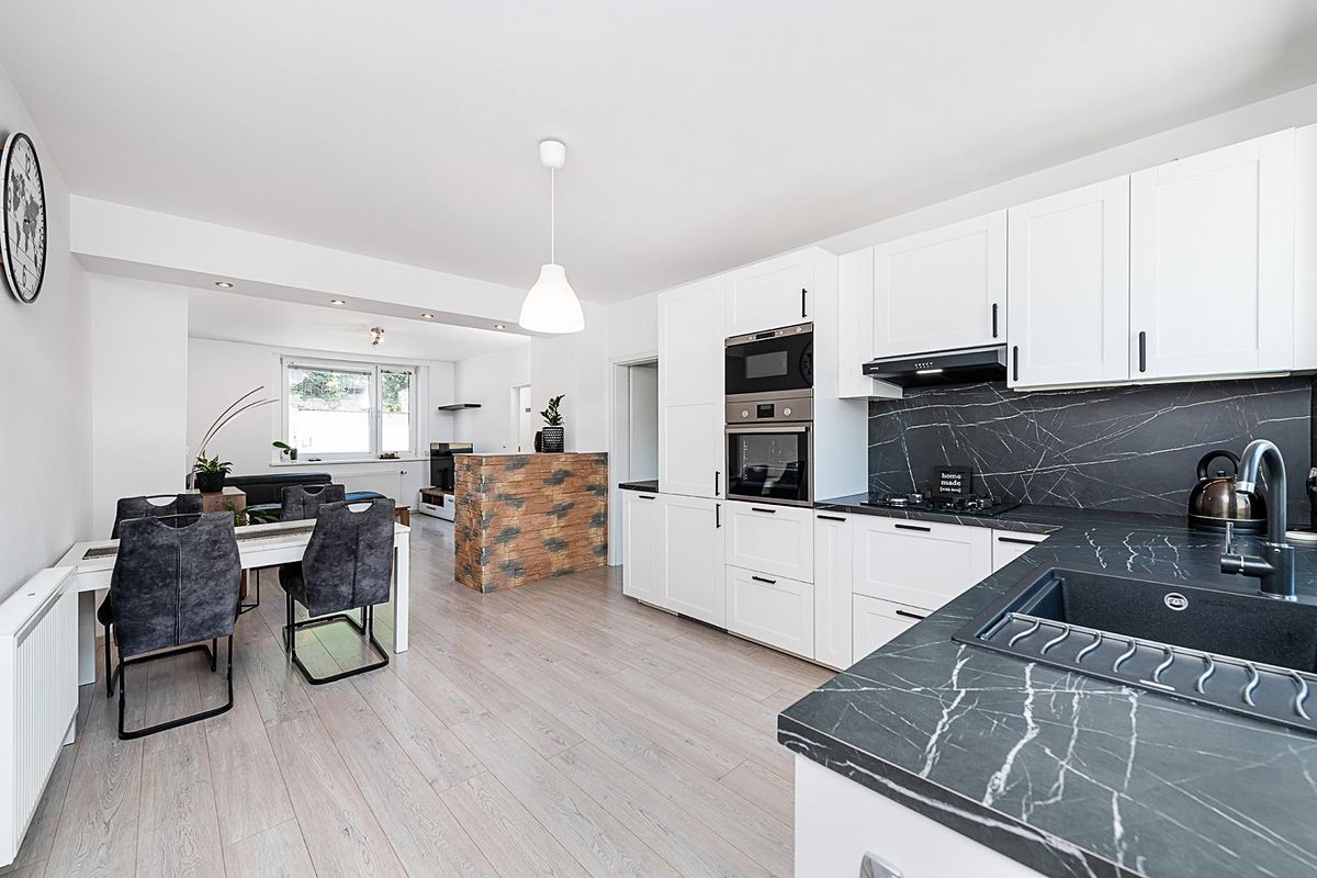 Prodej rodinného domu 210 m², pozemek 375 m² – fotografie 3