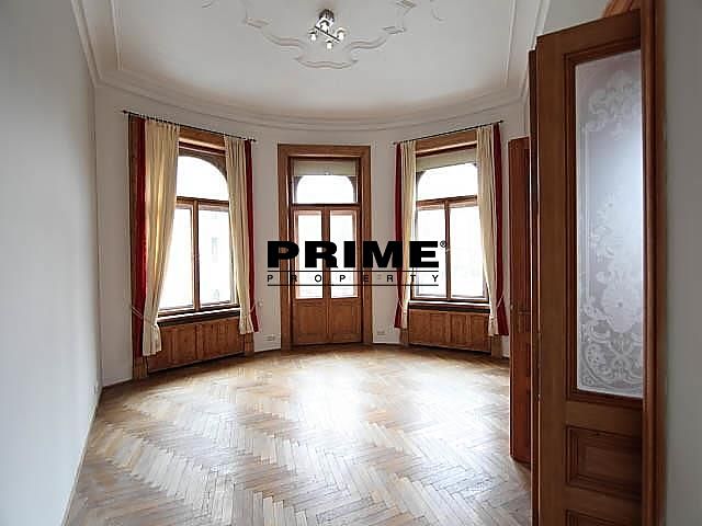 Pronájem bytu 6 pokojů a více 256 m²