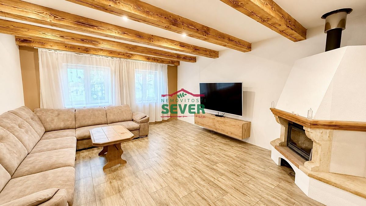 Prodej rodinného domu 220 m², pozemek 1576 m² – fotografie 3