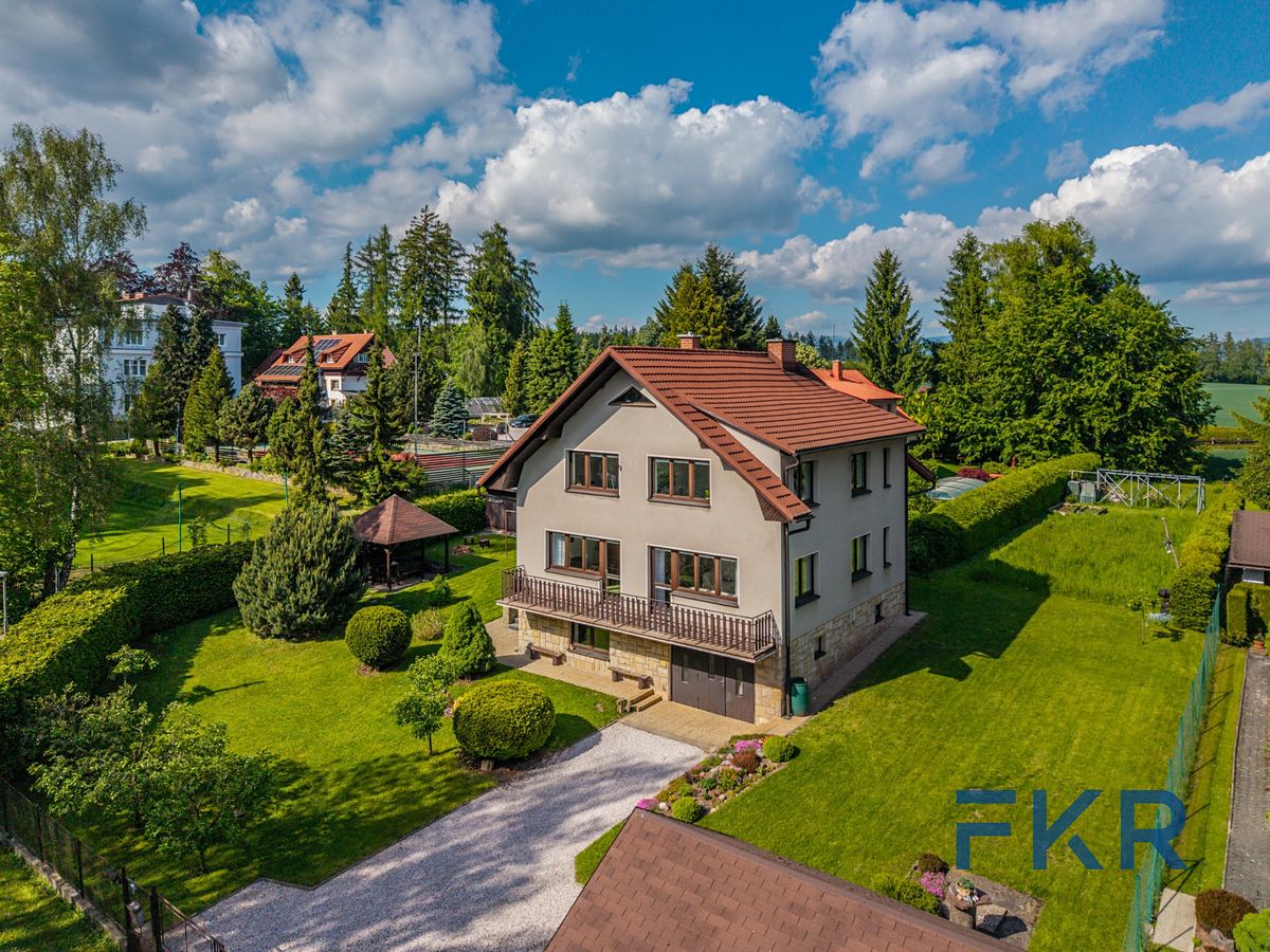Prodej rodinného domu 265 m², pozemek 1297 m²