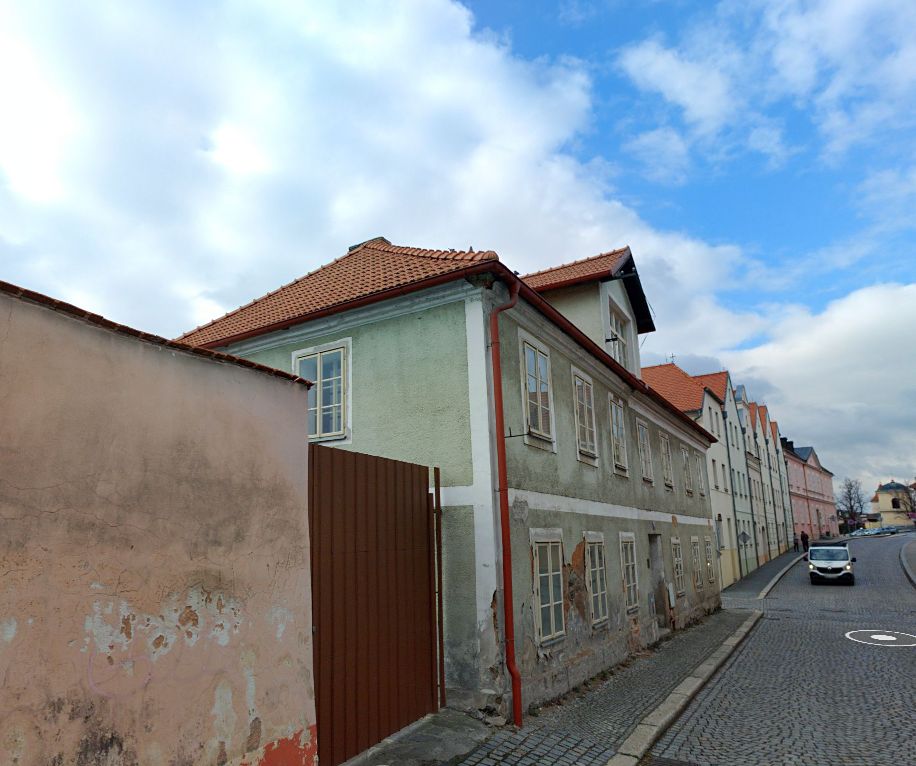 Prodej rodinného domu 310 m², pozemek 416 m² – fotografie 2