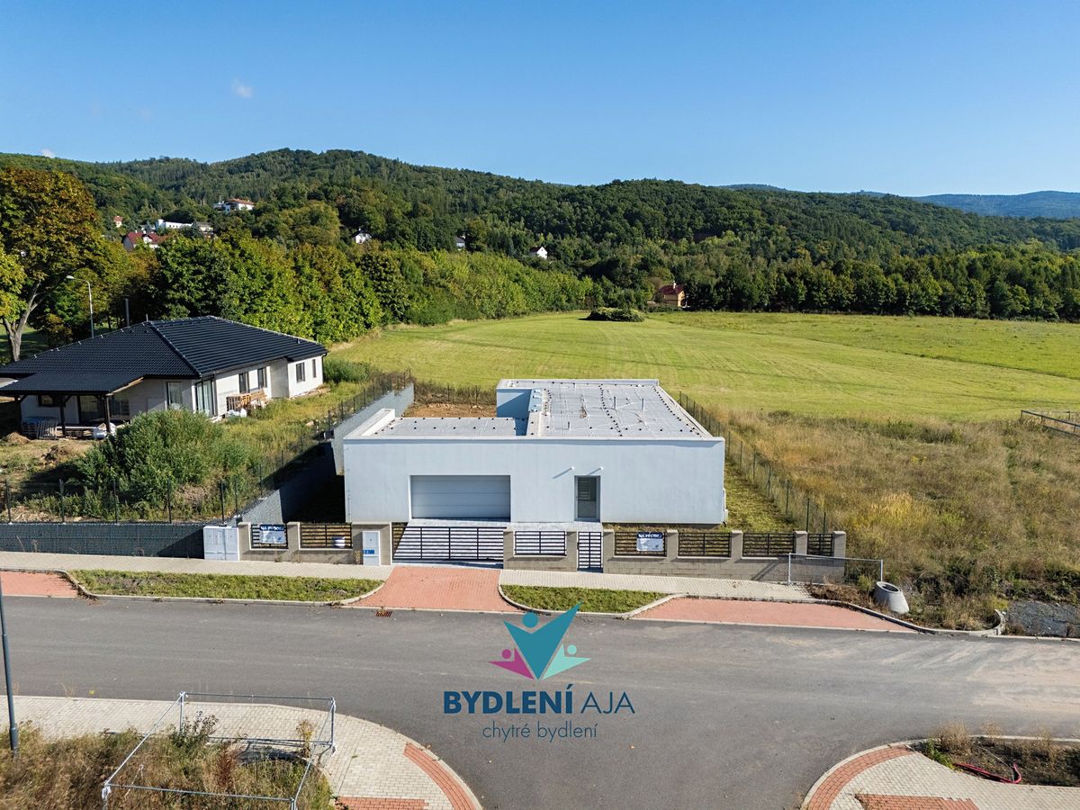 Prodej rodinného domu 206 m², pozemek 887 m² – fotografie 2